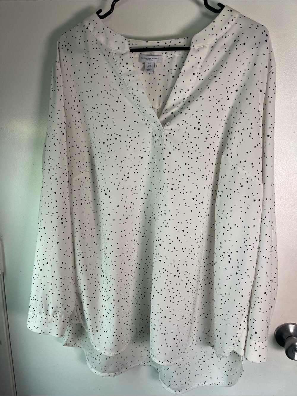 Carolina Belle Montreal White Heart Print V-Neck Blouse Size 1X Long Sleeve